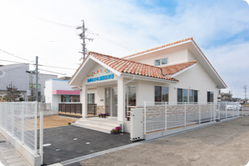わかたけ小規模保育園玄関写真